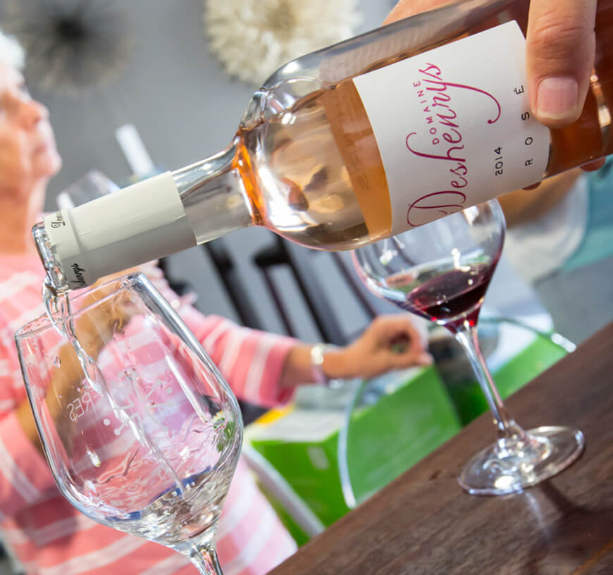 Vin rosé de pays IGP Côtes de Thongue du domaine Deshenry's, disponible au caveau de dégustation : œnotourisme Faugères