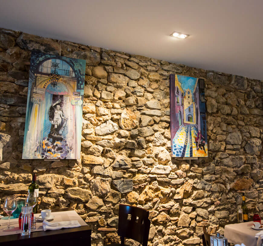 Experience the restaurant in Laurens at Abbaye Sylva Plana, La Table Vigneronne