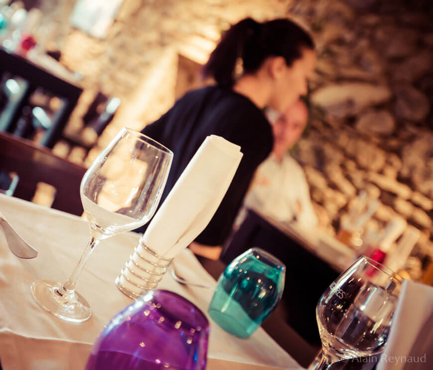 Au restaurant la Table Vigneronne de l'abbaye Sylva Plana, vous dégusterez les vins IGP Côtes de Thongue et AOC Faugères au verre ou bien à la bouteille.